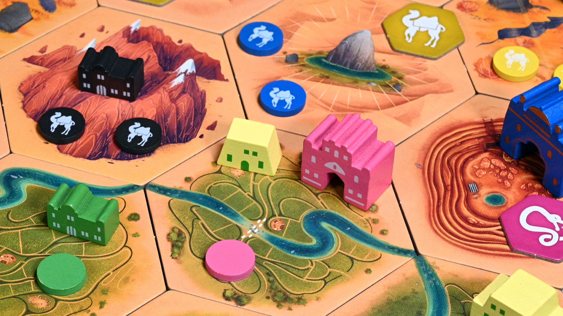 Asymmetric board game Crescent Moon isn't quite the next Root, but fans  (and everybody else) should still play it | Dicebreaker