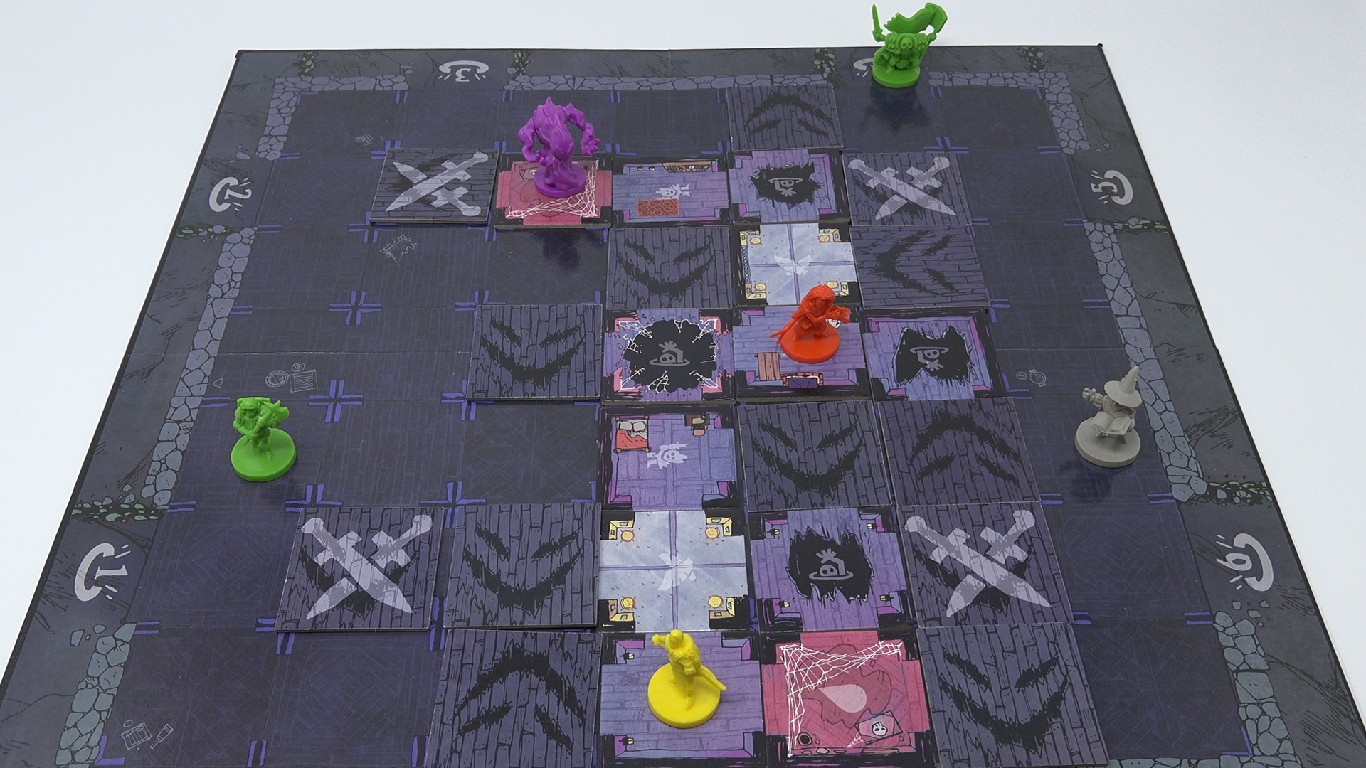 Vast: The Mysterious Manor board game layout 2